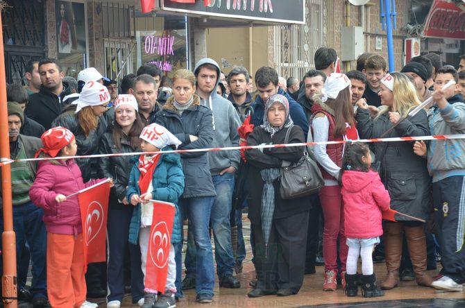 MHP LİDERi DEVLET BAHÇELİ AKHİSARLILAR İLE BULUŞTU